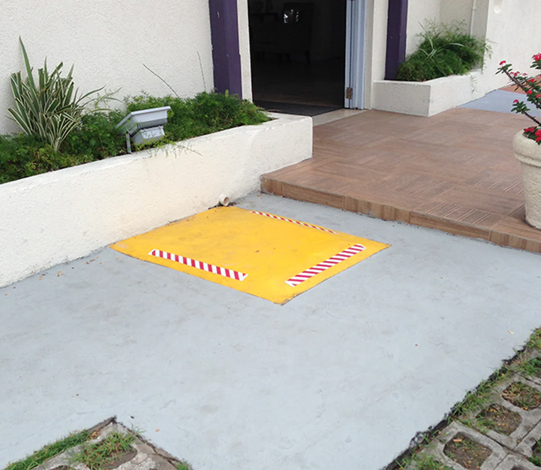 SUPER ACRYLIC Slip-Resistant Floor Coating with Integrated Grit (Water-Based) #97300